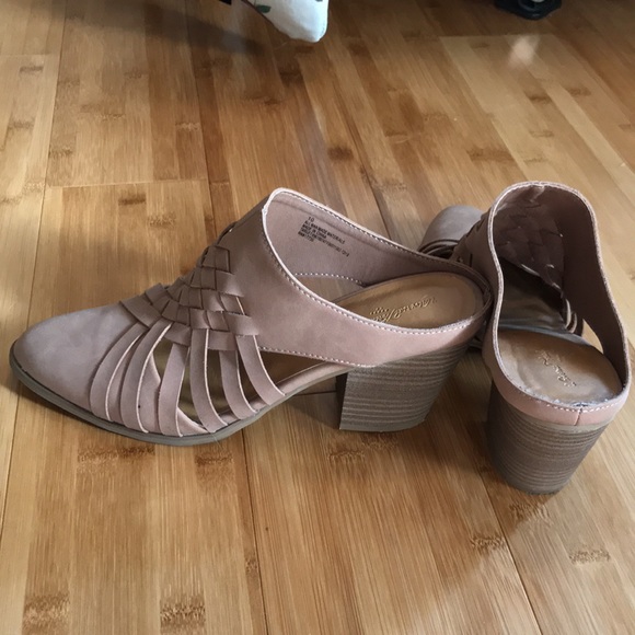 Universal Threads Slip-on Bootie - Picture 4 of 5